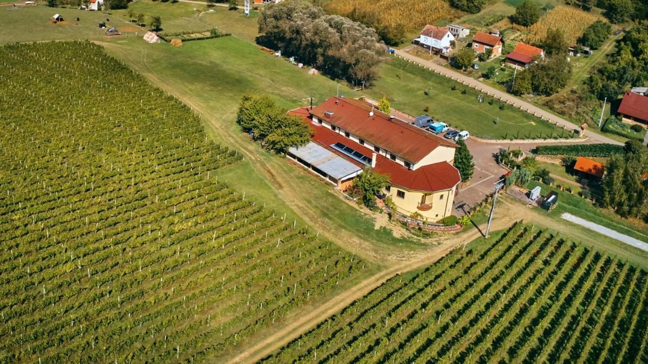 Stupnicki Dvori Winery Hotel Stupnik Brodski Exteriér fotografie